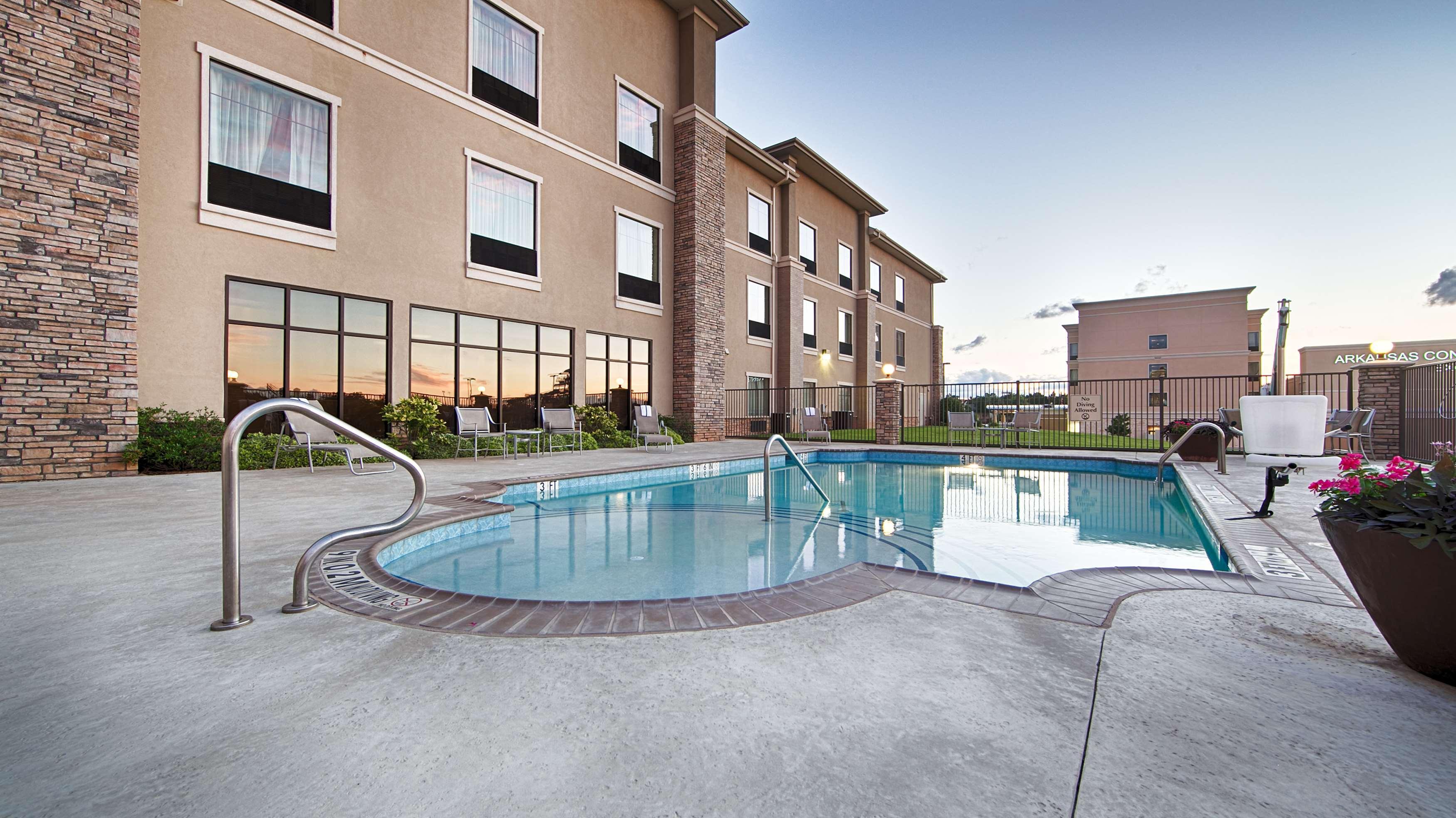 Best Western Plus Texarkana Inn And Suites Exterior photo